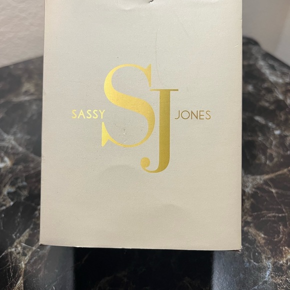 Gold Elegant Watch - Picture 2 of 3